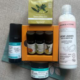 ローリエの石鹸、柑橘系のリラックス・ロールオン、クレンジングミルクなど自然由来の品々。