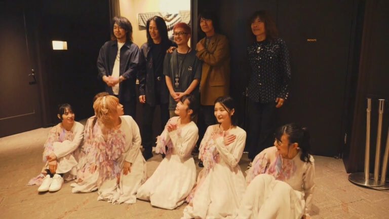 映画『みらいのうた』より解散ライブ後のBiSHとTHE YELLOW MONKEYのメンバーら