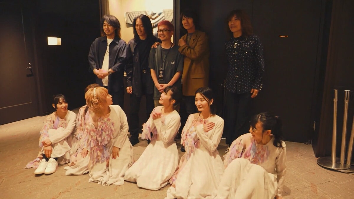 映画『みらいのうた』より解散ライブ後のBiSHとTHE YELLOW MONKEYのメンバーら