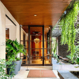 1階の「オールデイダイニング コットン」入り口