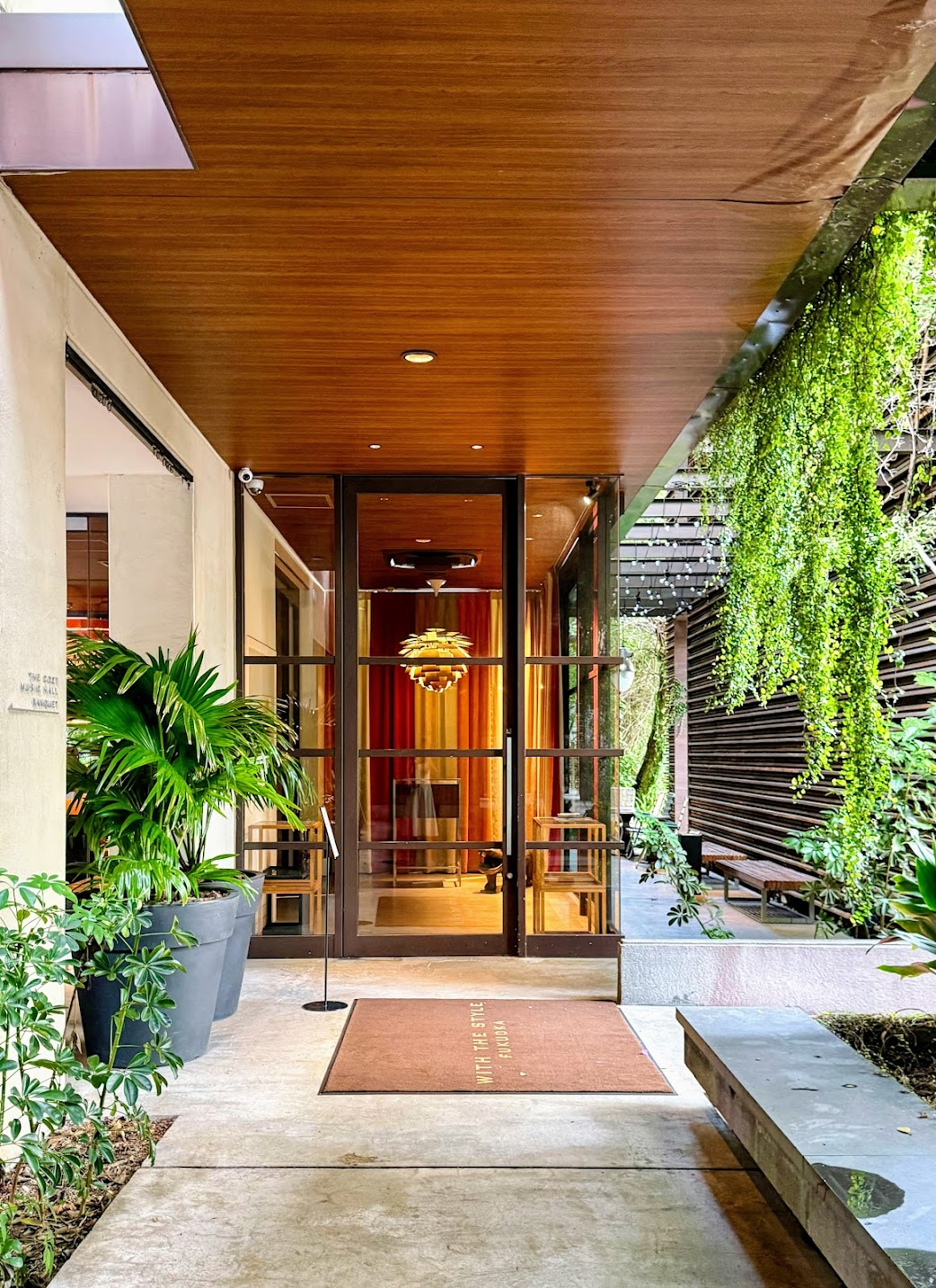 1階の「オールデイダイニング コットン」入り口