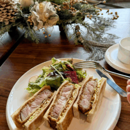 お酒だけでなくお茶や軽食もいただけます