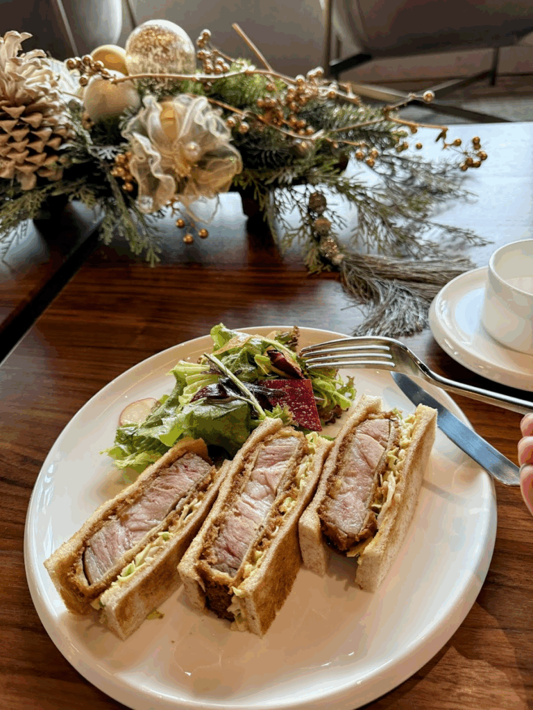 お酒だけでなくお茶や軽食もいただけます