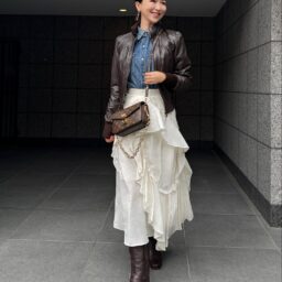 Boulson／MARELLA、Denim Shirts／ POLO RALPH LAUREN、Skirt／ AKIRANAKA、Boots／Sergio Rossi、Bag／LOUIS VUITTON