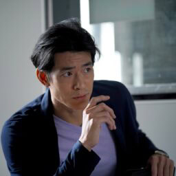 映画『佐藤さんと佐藤さん』より離婚訴訟の依頼人（中島歩）