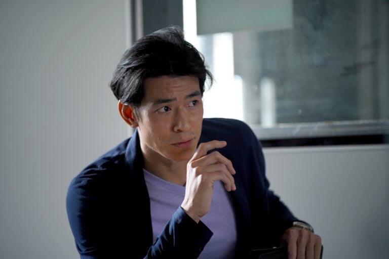 映画『佐藤さんと佐藤さん』より離婚訴訟の依頼人(中島歩)