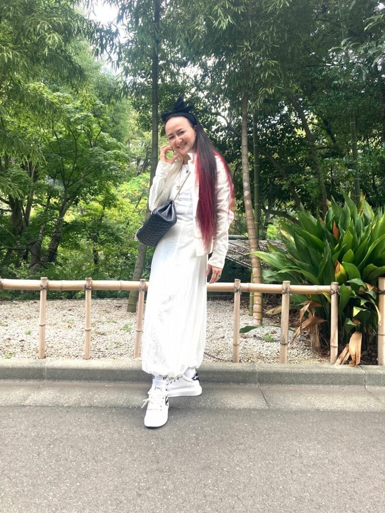 60代お手本スナップ】品よく華やぐ東京マダムの「オールホワイトコーデ