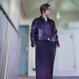 豊田さんのショートジャケットコーデ③