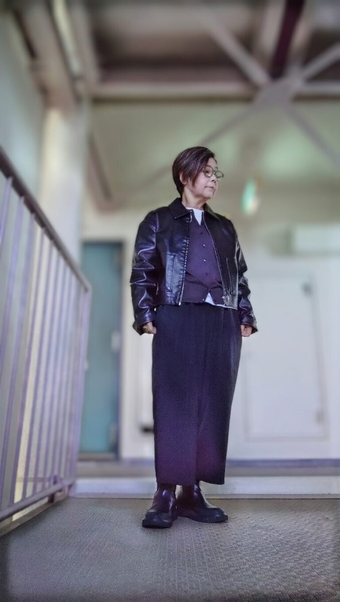 豊田さんのショートジャケットコーデ③