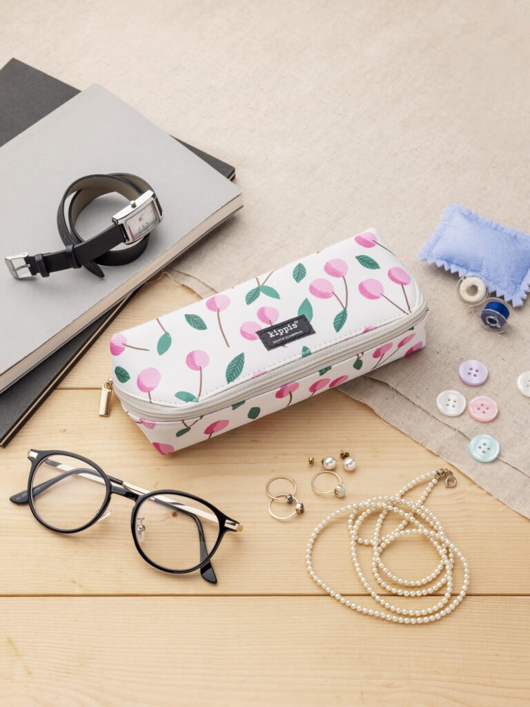 『素敵なあの人』2026年2月号特別付録は「kippis」コラボの「収納上手なマルチケース」