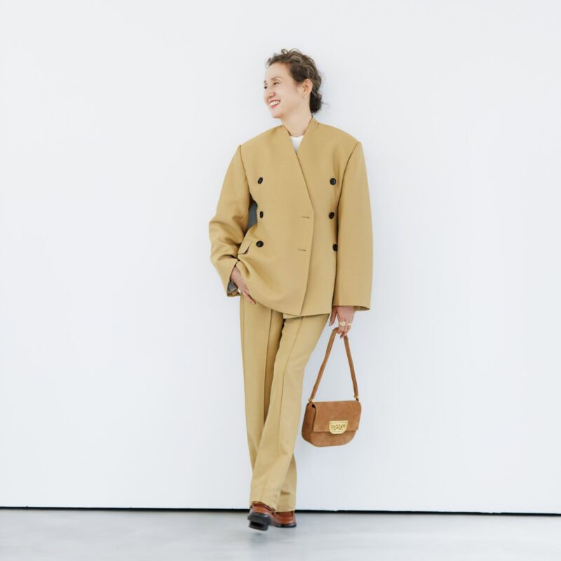 【60代おしゃれ】いまの空気をまとった「ジャケット」とは？ゆったりリラクシーに着こなす‟ ニュー・テーラード”スタイル2選