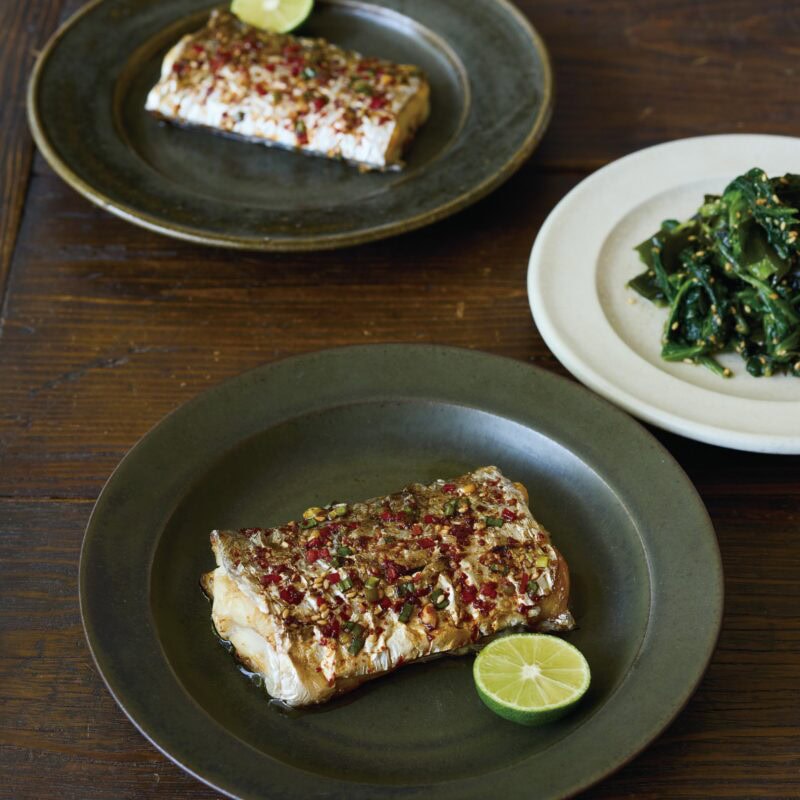 【韓国料理レシピ】済州島の味！ 李映林さん・コウ静子さん親子に習う“太刀魚のヤンニョム焼き”【李家の日々ごはん】