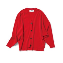 カーディガン¥34,100／スリードッツ（スリードッツ表参道店）