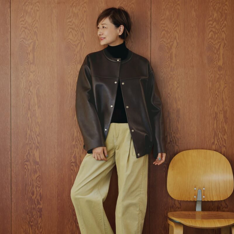 【60代ファッション】この冬注目！ 軽やかレザーでつくる大人のトレンドコーデ【富岡佳子さん連載】