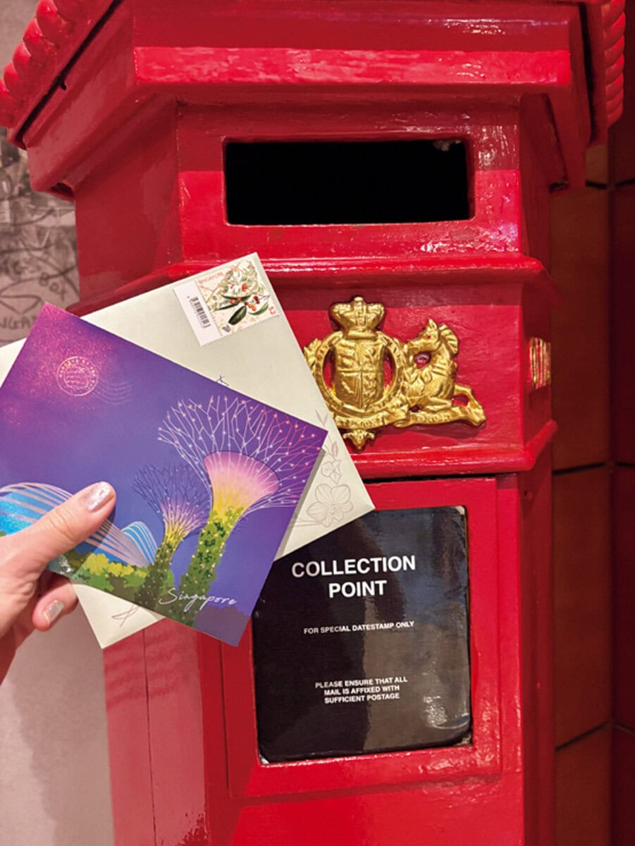 ホテル内にあるポストに手紙を投函すると、フラトン特別仕様の消印で日本到着。