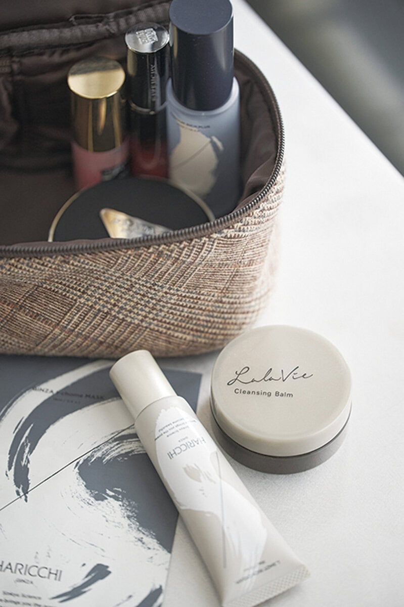 みんなで試して盛り上がる「化粧品たち」