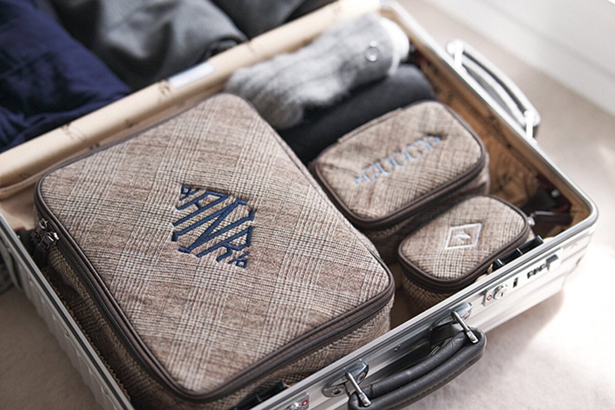 家族のイニシャル入り「トラベル用仕分けポーチ」