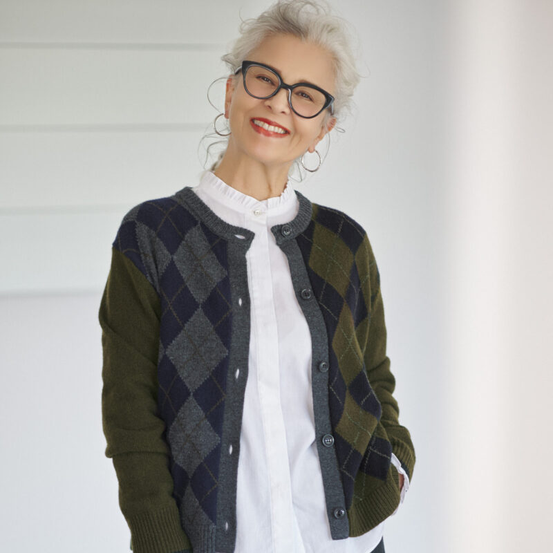 結城アンナさんが着こなす、
人気フレンチカジュアルブランド「human woman（ヒューマン ウーマン）」の上質ニット。
可愛いさも肌触りも着心地も◎！ 【秋冬ニットコーデ】