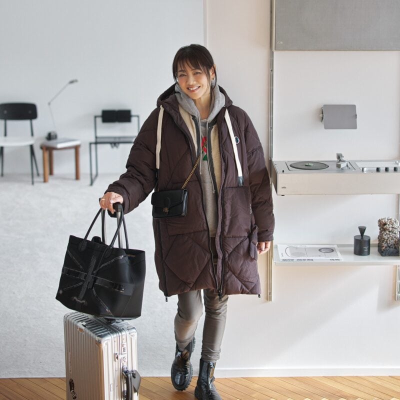 【60代ファッション】大人気モデル・前田典子さんの冬の旅の私服を拝見！　友達とユーミンの苗場コンサートに行くなら、アクティブに動ける機能アイテムで！【冬の旅服】