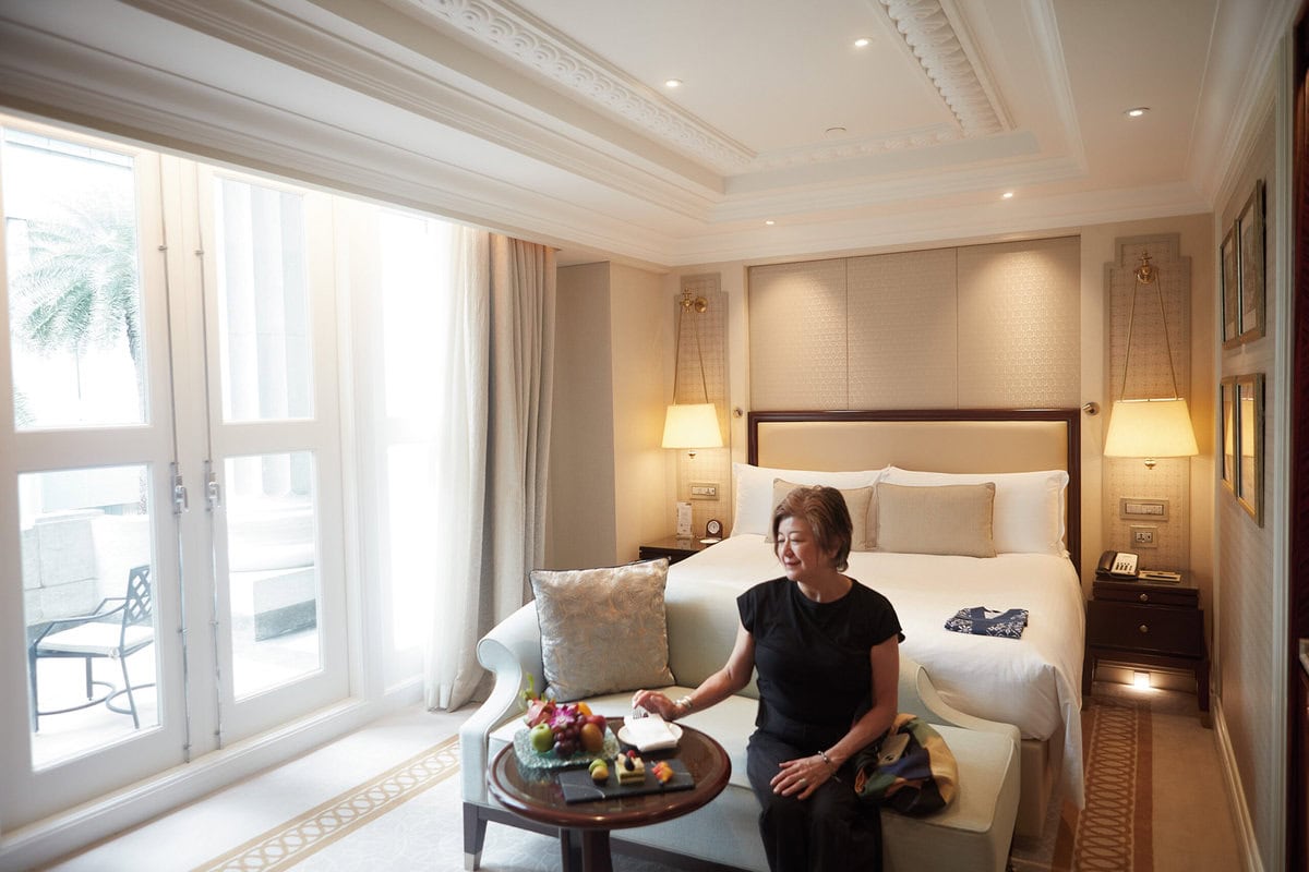 地曳さんがステイしたのは「マリーナ・ベイ・ビュー・ルーム」。優雅で贅沢なインテリア。