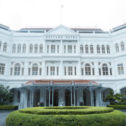 コロニアル様式の優美さと熱帯の風土に根差した機能美が見事に融合。