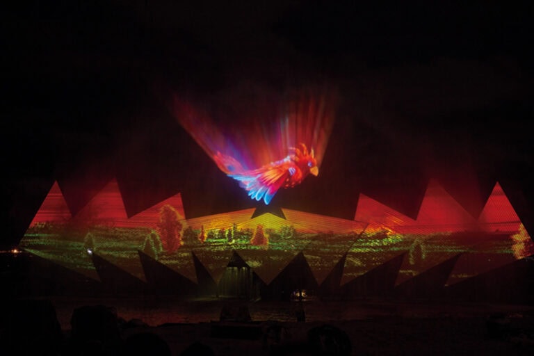 シソロビーチで毎日19時40分と20時40分の2回開催されている音と光のショー「ウィングス・オブ・タイム」。