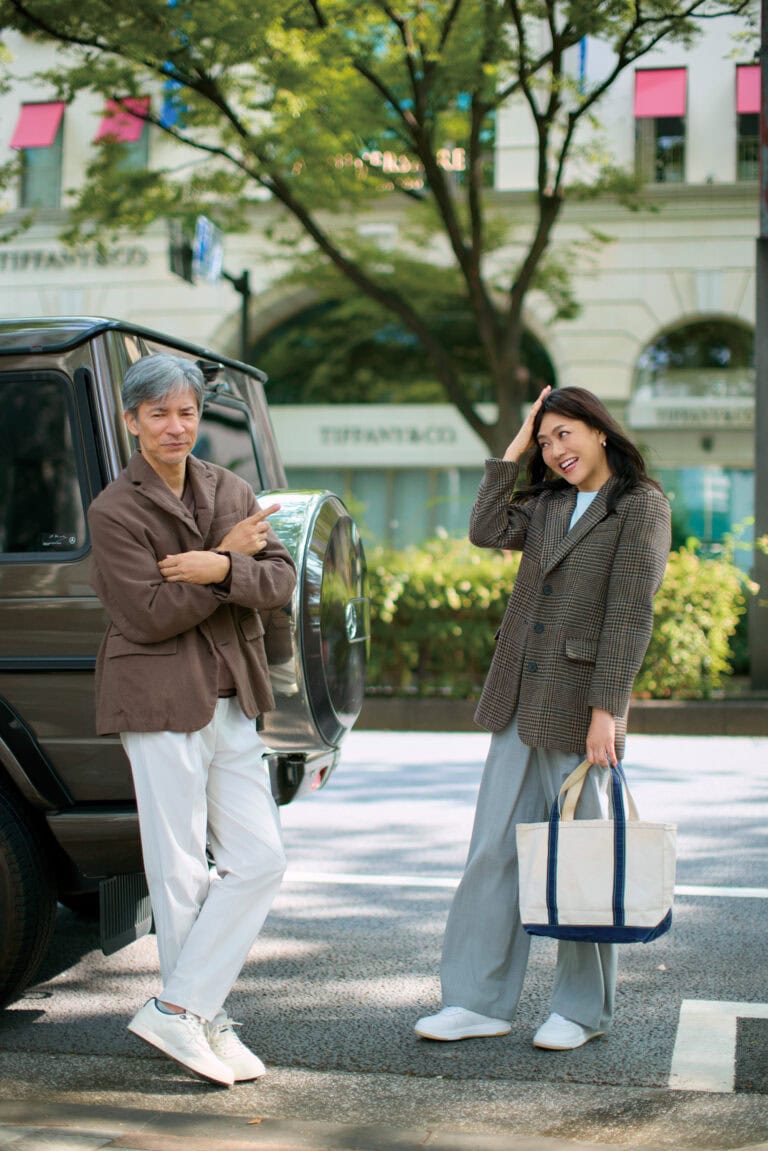 ピアス¥24,640／フェルセラ（ズットホリック） 【夫】ジャケット¥46,200／サンディニスタ（カバーコード ナカメグロ）、ニット¥24,200、パンツ¥16,500、靴［オープン価格］¥14,300／ともにアディダス ゴルフ（アディダスゴルフお客様窓口）、靴下／私物