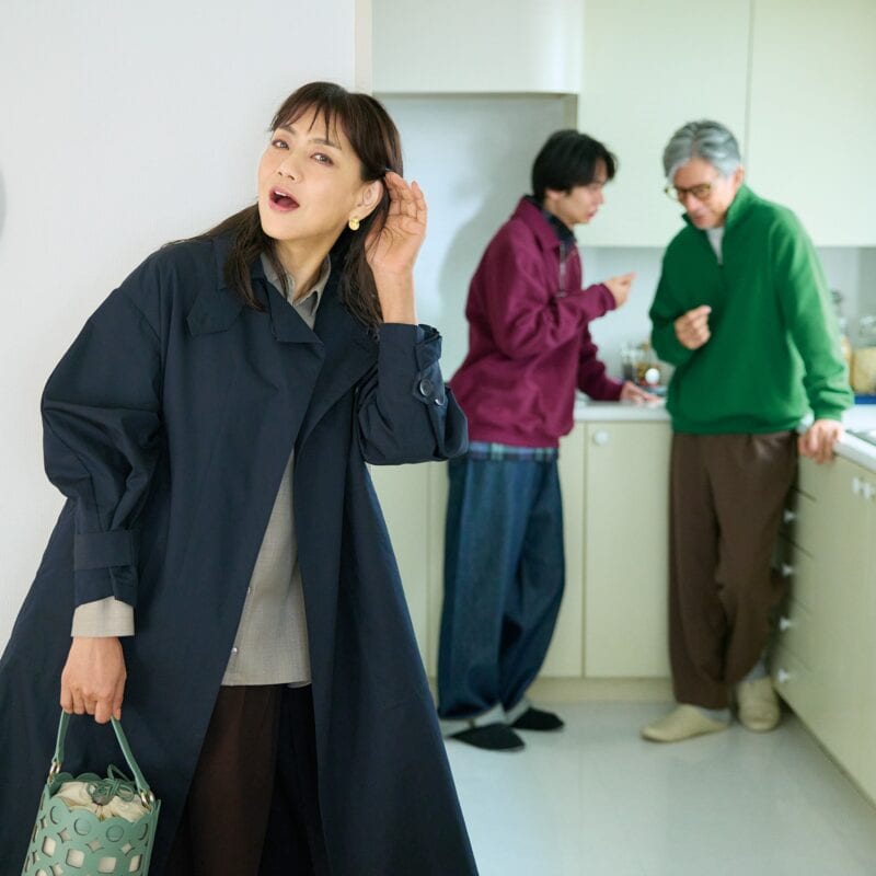 【60代ファッション】上質なシャツとサテンパンツのきれいめスタイルは、お仕事シーンで大活躍。 素敵な宝島田家物語14日目【60代秋の着まわし30days Day14】