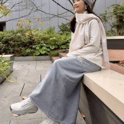 桜井智子さんのスエットスカートコーデ①