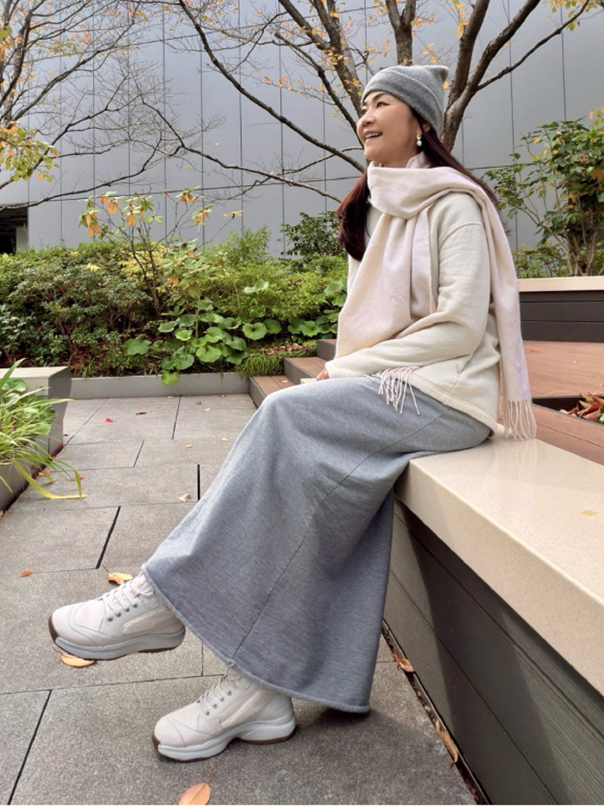 桜井智子さんのスエットスカートコーデ①