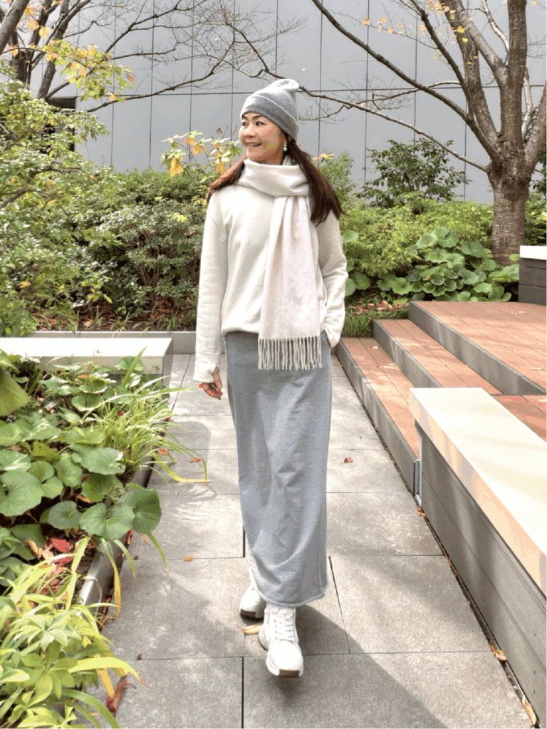 桜井智子さんのスエットスカートコーデ②