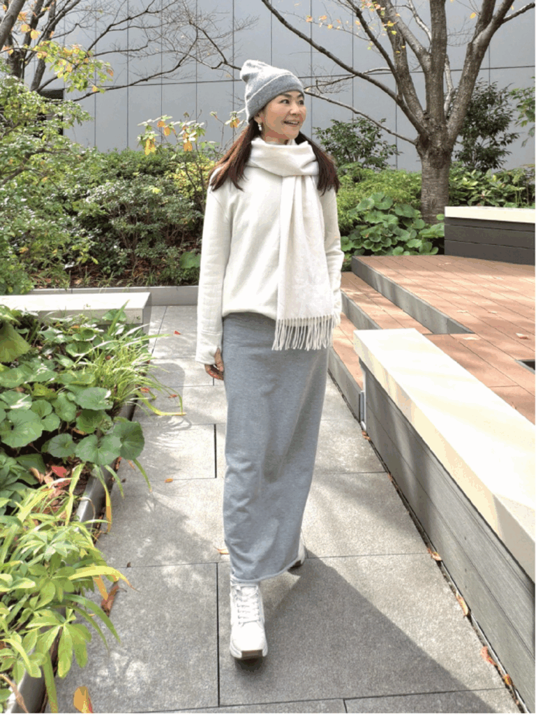 桜井智子さんのスエットスカートコーデ③