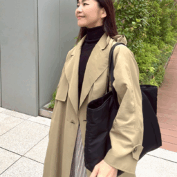 桜井智子さんのリブスカートを取り入れたお仕事コーデ③