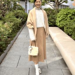 桜井智子さんの膝丈スカートを取り入れたオフィスコーデ①