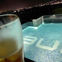 沖縄のホテル「STORYLINE瀬長島」ナイトプール