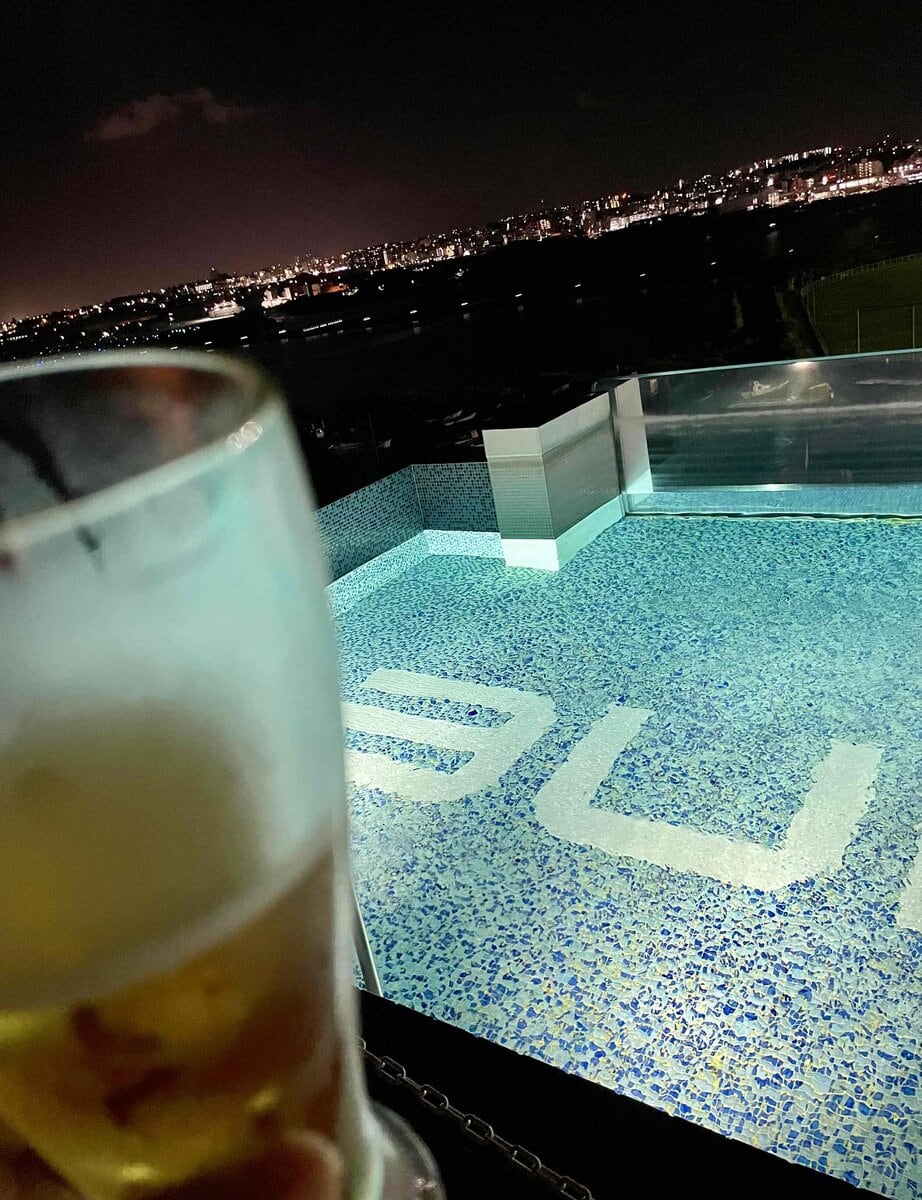 沖縄のホテル「STORYLINE瀬長島」ナイトプール