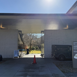 美術館入り口：レストラン・ミュージアムショップの利用だけも可能です。