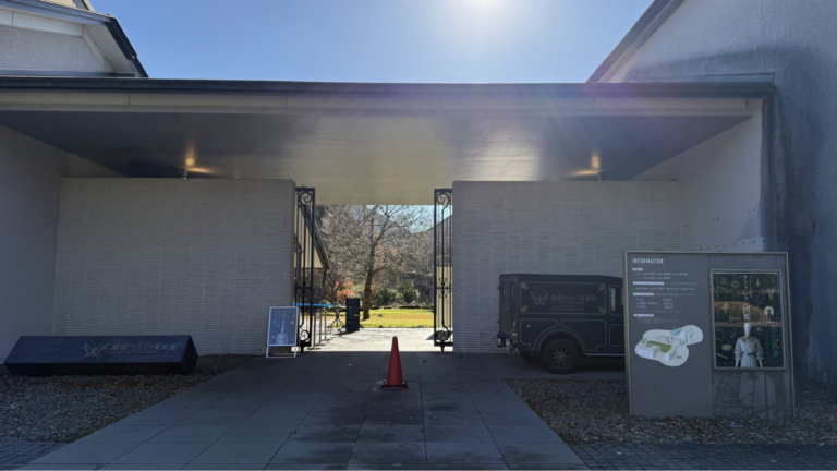 美術館入り口：レストラン・ミュージアムショップの利用だけも可能です。