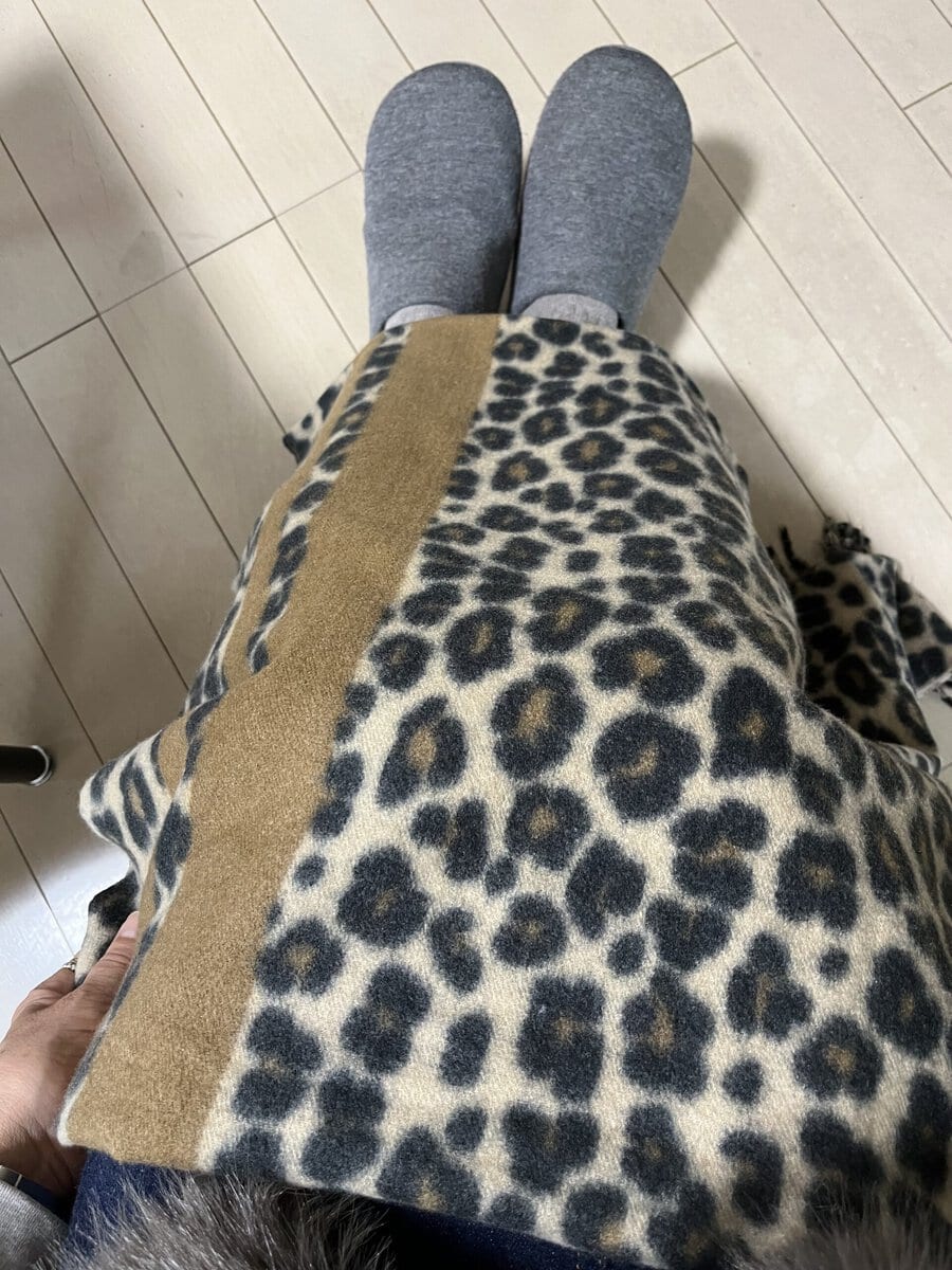 加藤理恵さんのヒョウ柄ストール