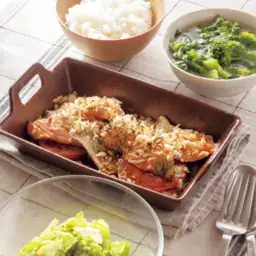 鮭とトマトとエリンギのパン粉焼き