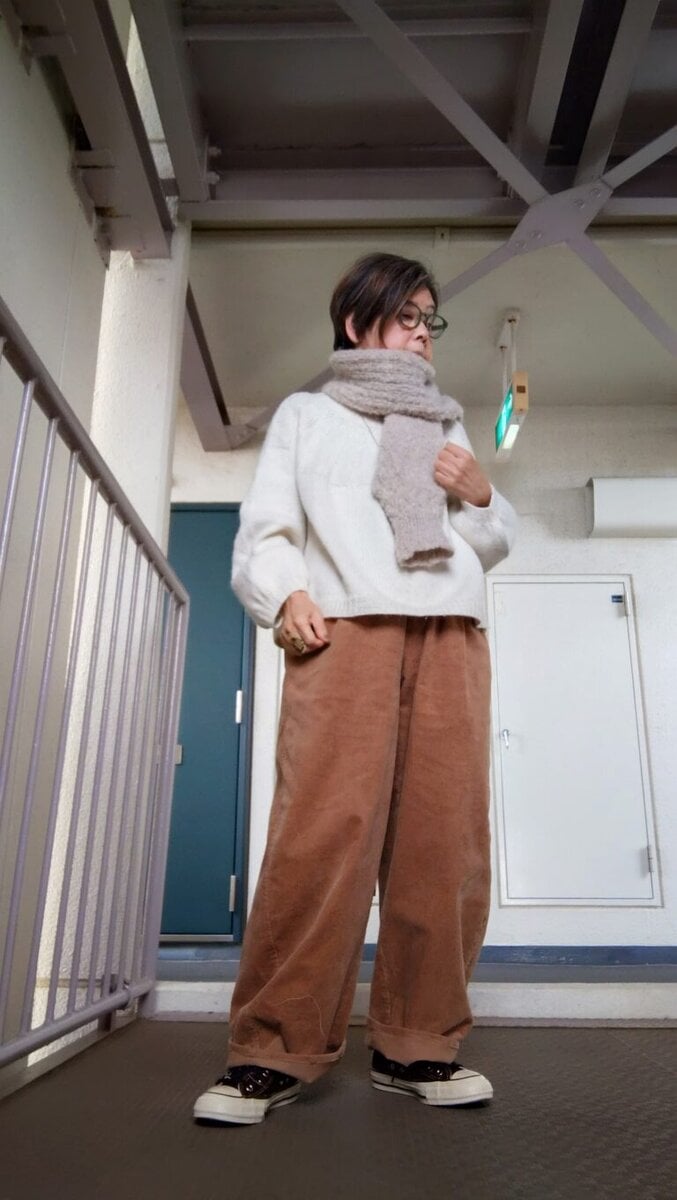 礒部さん_コーデュロイバレルレッグイージーパンツ2