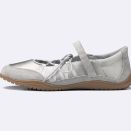 レースアップバレエスニーカー グレー ¥2,990／GU