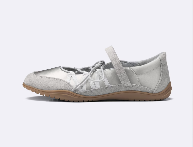 レースアップバレエスニーカー グレー ¥2,990／GU