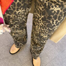 加藤理恵さんのアニマル柄パンツ