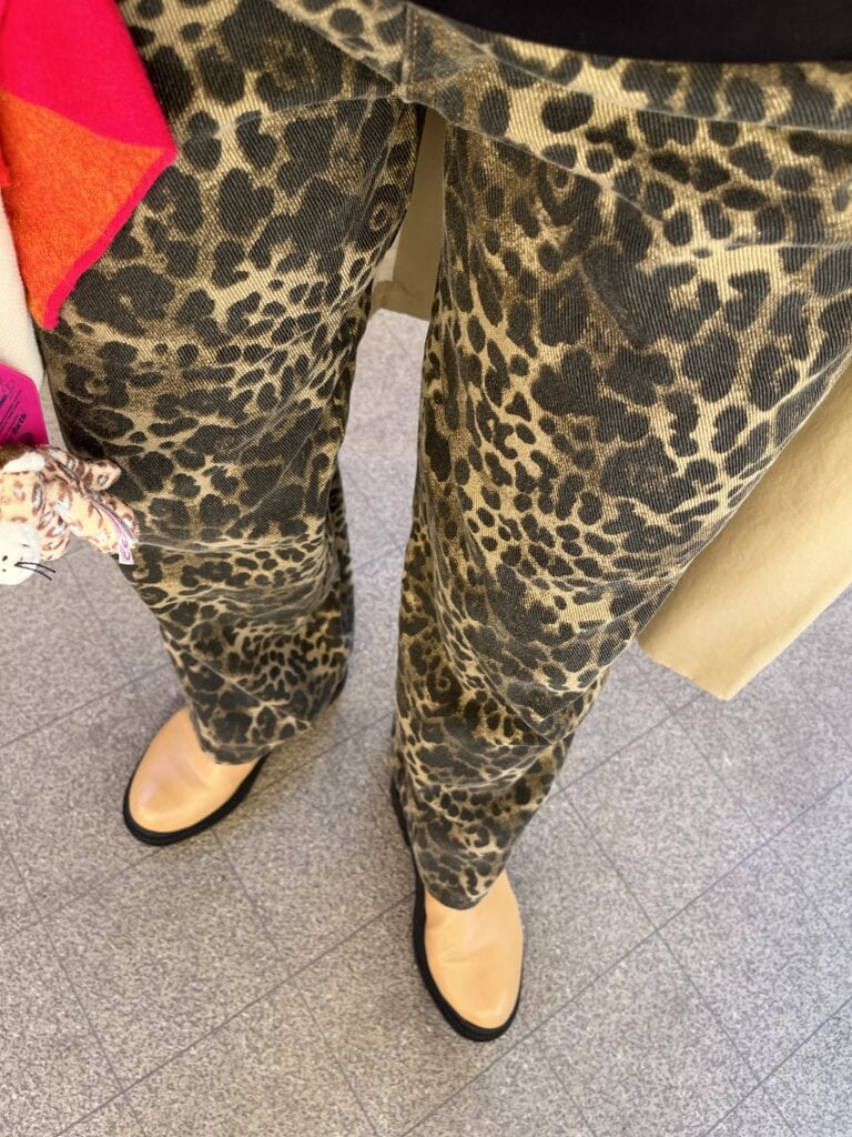 加藤理恵さんのアニマル柄パンツ