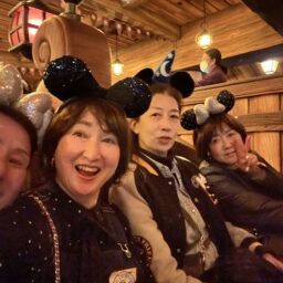 YUMIKOさん12月ブログ＿ディズニーシー_友人たちと