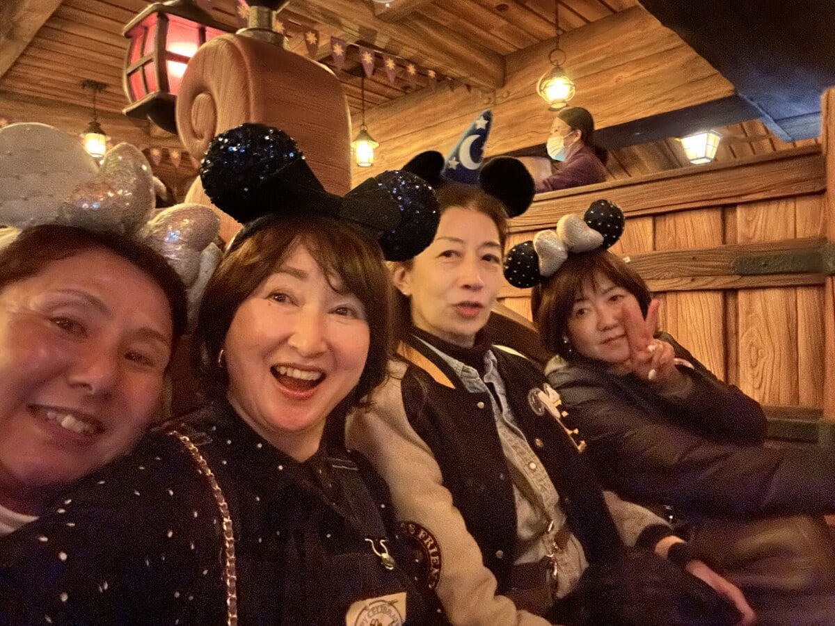 YUMIKOさん12月ブログ＿ディズニーシー_友人たちと