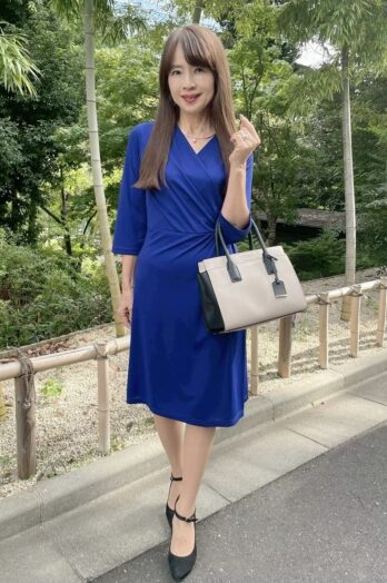 【60代スナップ・東京】「ブルベ冬」さん必見！パーソナルカラーに合わせたお出かけコーディネート