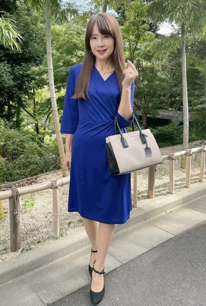 【60代スナップ・東京】「ブルベ冬」さん必見!パーソナルカラーに合わせたお出かけコーディネート