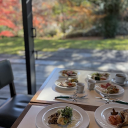 非日常感たっぷりのランチタイム　13：45スタート15：15（90分）